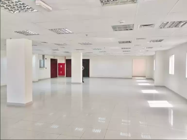Commercial Ready Property U/F Office  for rent in Al Sadd , Doha #14627 - 1  image 